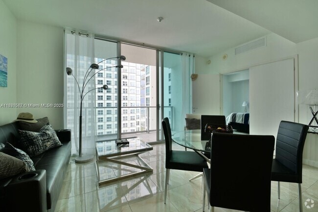 Building Photo - 300 S Biscayne Blvd Unit T-3103 Rental