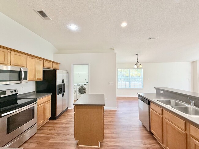 Photo - Elegant 4-Bedroom Home - Tanglewood