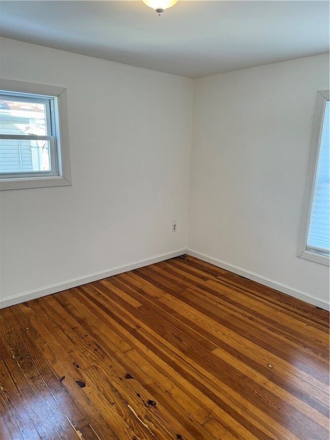 Building Photo - 459 Brainard Pl