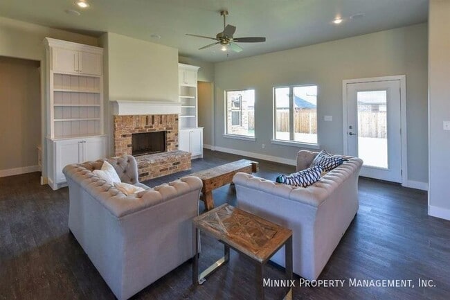 Photo - 2103 99th St