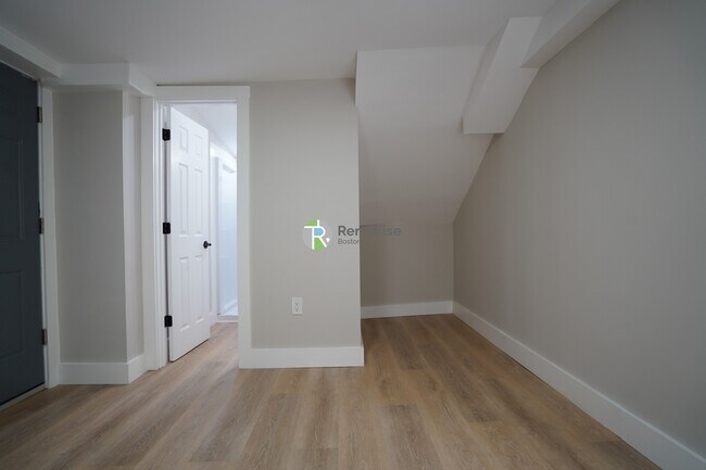 Building Photo - 142 Dorchester St Rental