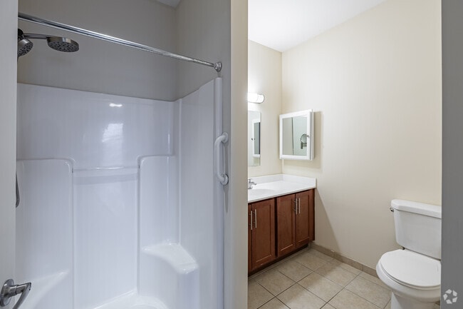 2BR, 2BA - 1,250SF - Primary Bathroom