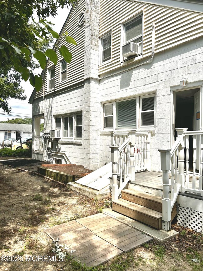 Photo - 505 Martin Rd