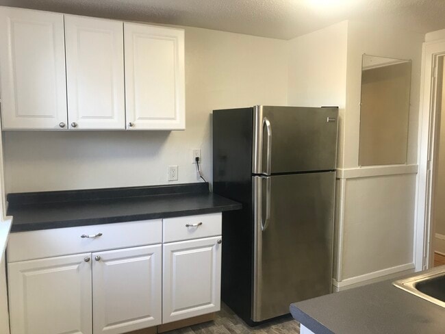 Large Fridge in kitchen - 2917 S 31st Ave Unit #3