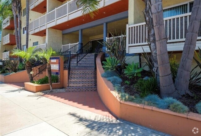 Building Photo - 1707 Pacific Coast Hwy Unit 224 Rental