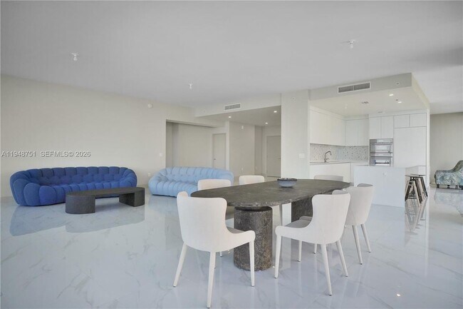 Photo - 700 NE 24th St