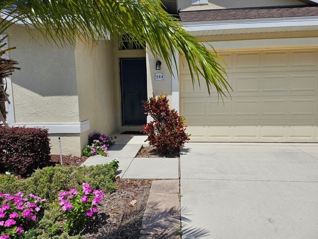 Photo - 5144 Lansdowne Way