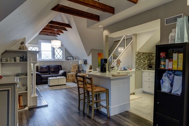 Building Photo - 41 Charlton Av W Unit 2-Bed Plus Den