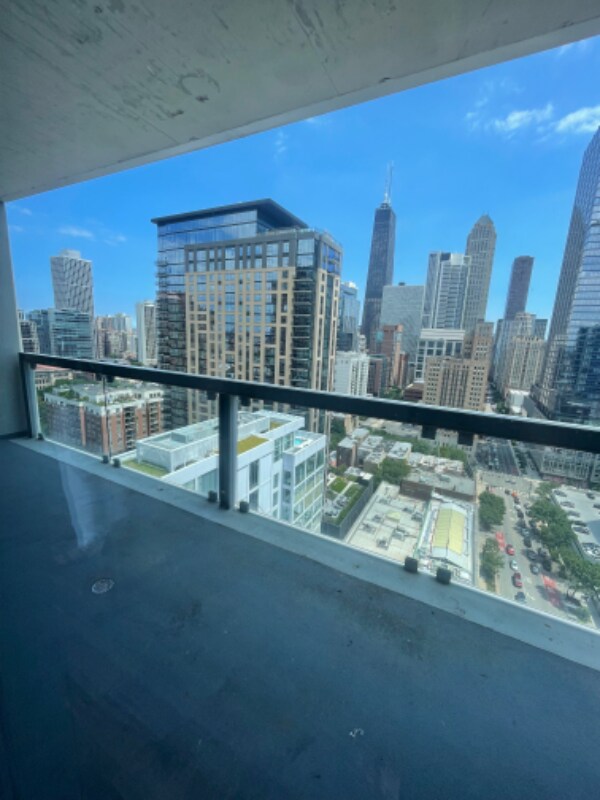 Photo - 834 N La Salle St