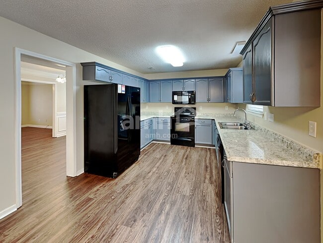 Photo - 4010 Logan Cir