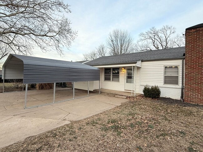 Building Photo - Updated 4 Bedroom 3 bathroom in Derby, KS