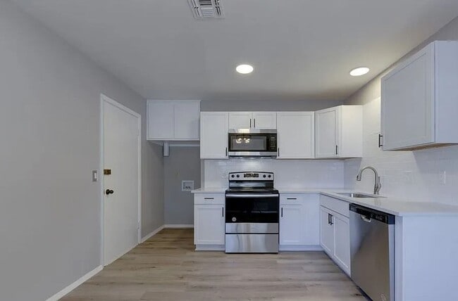 Photo - Adorable 4 Bedroom in Haysville!
