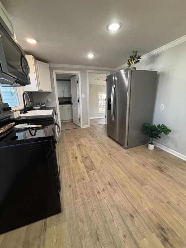 Photo - 204 W England St