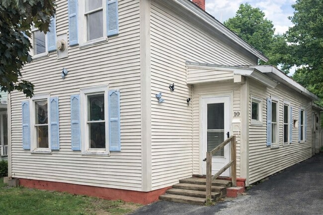 Building Photo - Spacious 5-Bedroom, 4-Bathroom Home Near UVM & Downtown Burlington (10 Walnut St)