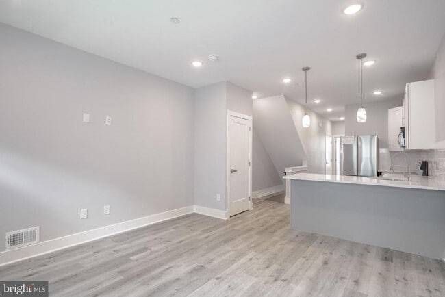 Photo - 5122 Ranstead St