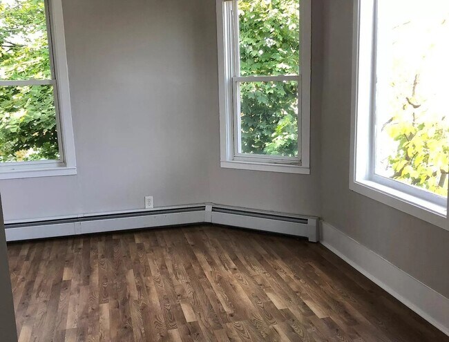 Photo - Spacious 3 bedroom renovated/updated