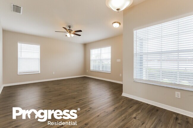 4422 Tina Ln