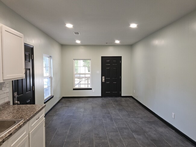 Photo - 771 Josephine St