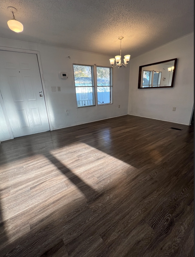 Photo - 180 Westmill Dr