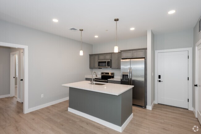 2BR, 2BA - 1,031SF - Kitchen