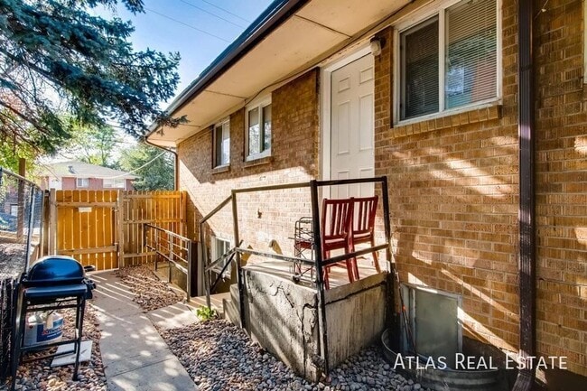 Photo - 1715 Chester St Unit 4