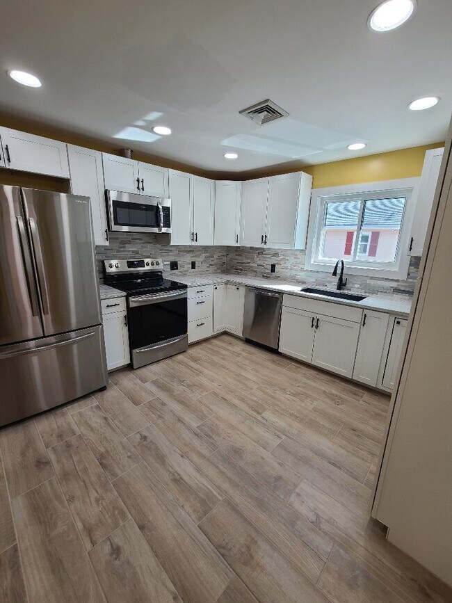 Kitchen - 1037 Calef Hwy House