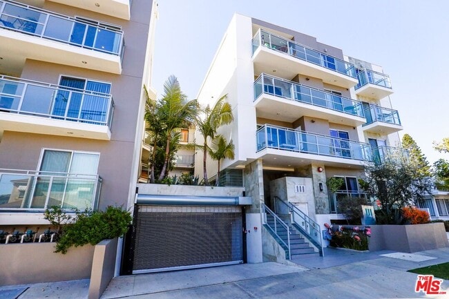Building Photo - 111 S Kings Rd Unit 303 Rental