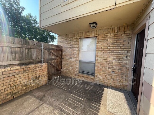 Building Photo - 5516 Lewis Ct Unit A