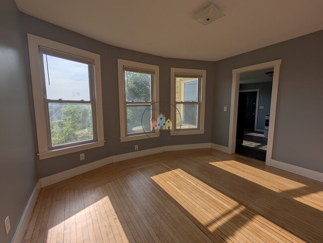 Building Photo - 16 Clinton Ave Unit 2