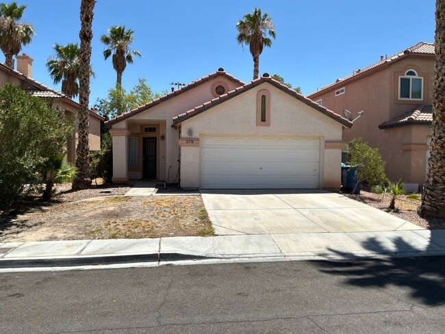 Building Photo - Single Story 3 bedrooms 2 bathrooms 2 car garage