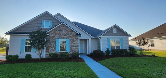 Building Photo - Elegant 4-Bedroom Valdosta Home with Vault...