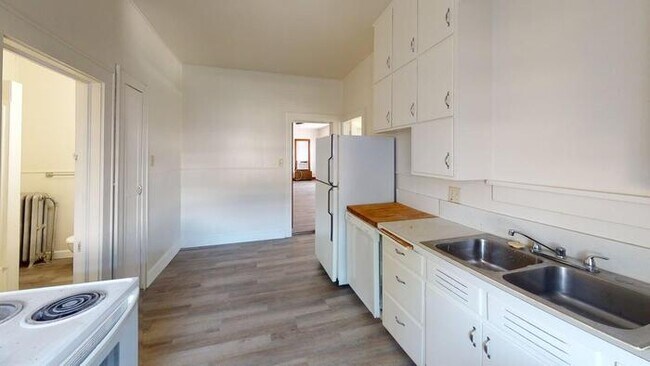 Photo - 108 2nd St NW