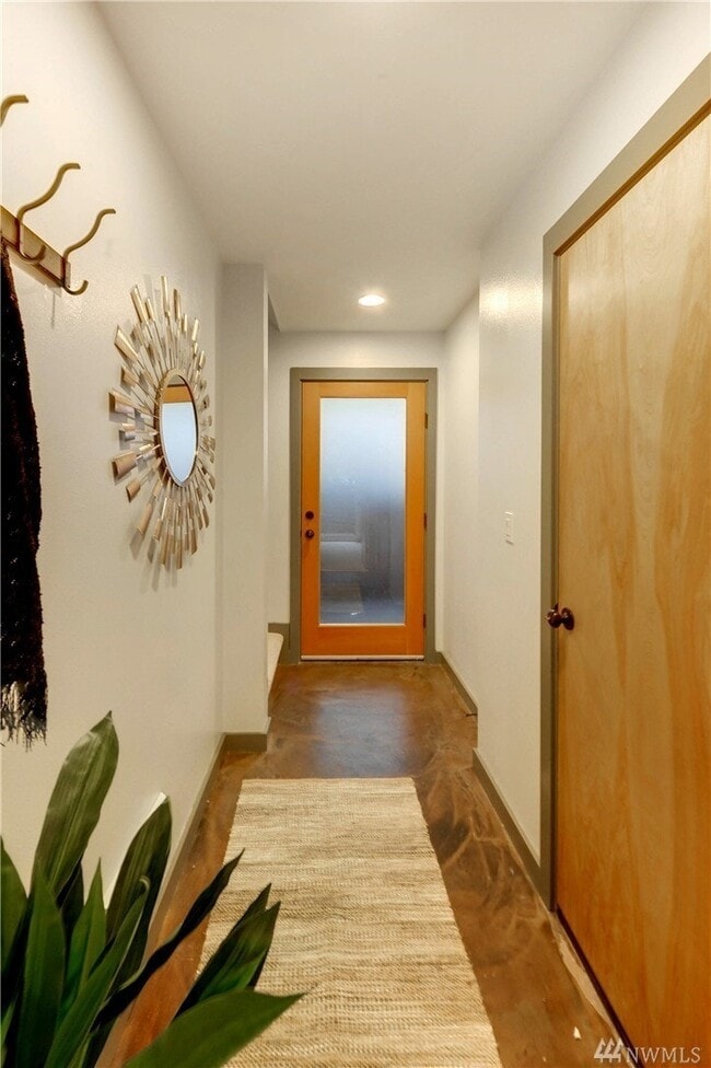 Building Photo - 4032 Pasadena Pl NE