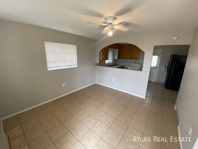 Photo - 881 E Egbert St