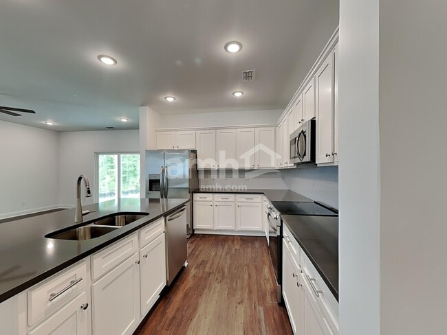 Photo - 194 Spruce Cir