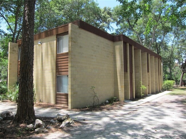 Photo - 300 NW 20th Ave Apartment Unit 6