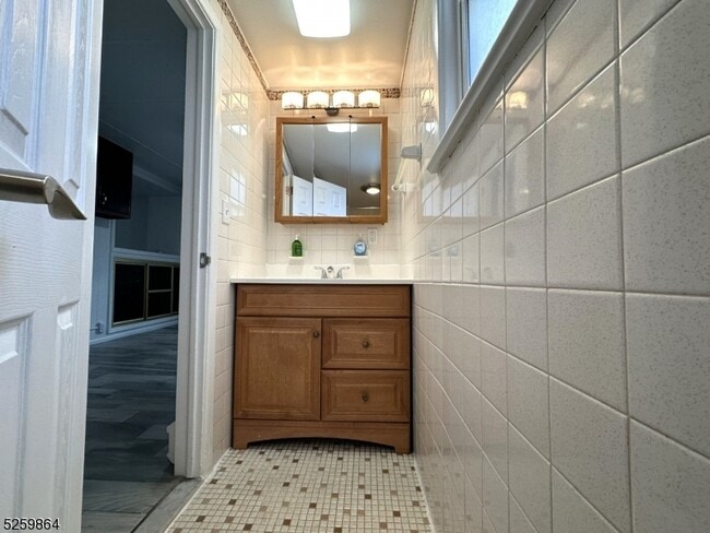 Photo - 89 Getty Ave