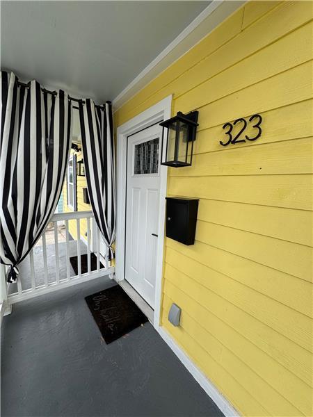 Photo - 323 W 31st St