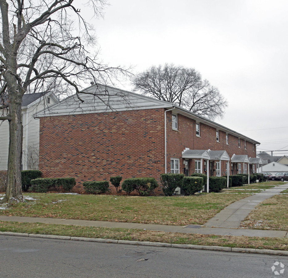 Photo - 42 E Helena St Apartments