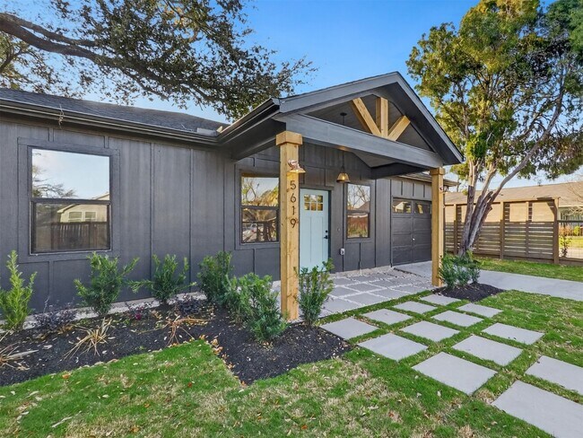 Photo - 5619 Chapman St