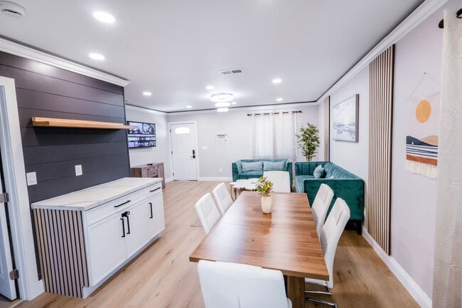 Photo - 6168 Cumberland St Unit ID1471805P