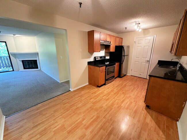 Photo - 1340 Brook St Unidad F