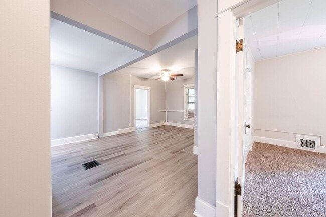 Building Photo - Short 2 Unit B