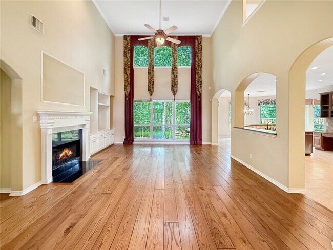 Photo - 110 W Lansdowne Cir