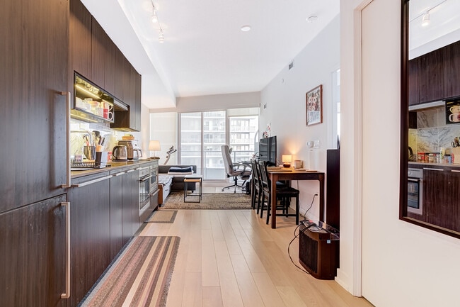 Building Photo - 115 McMahon Dr Unit 1906