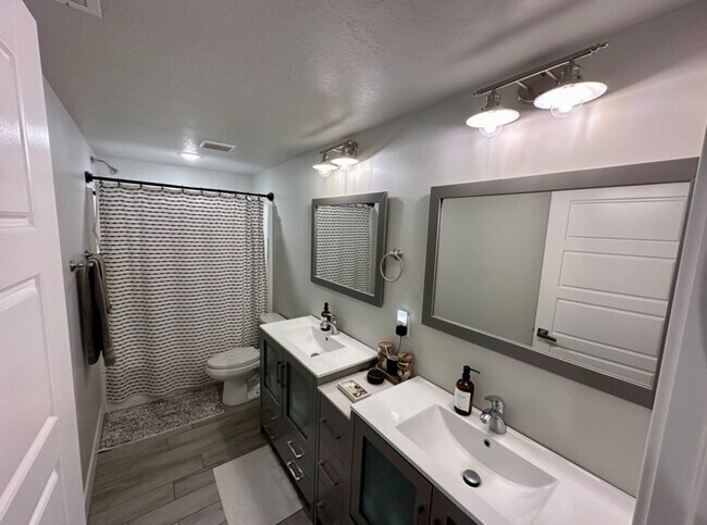 Photo - 161 580 N