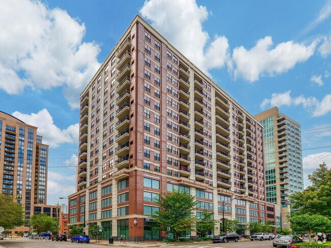 Building Photo - 451 W Huron St Rental
