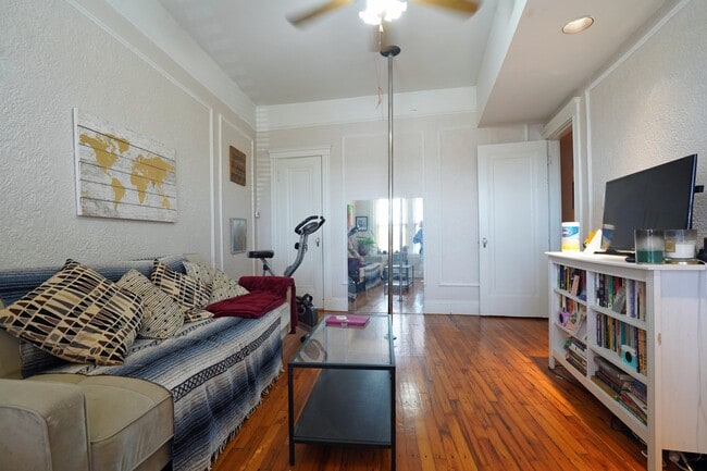 Photo - 1691 Commonwealth Ave Unidad 2