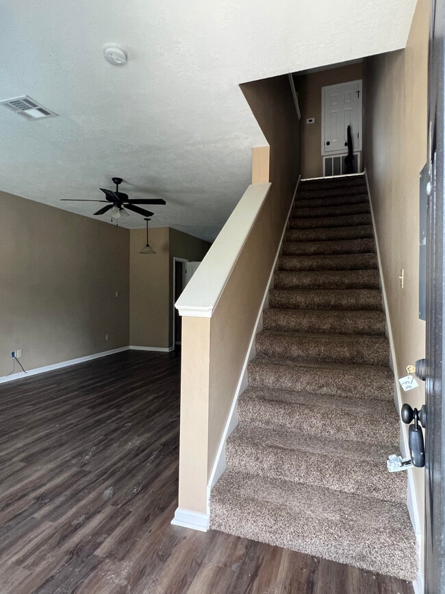 Photo - 935 Tallow Rd