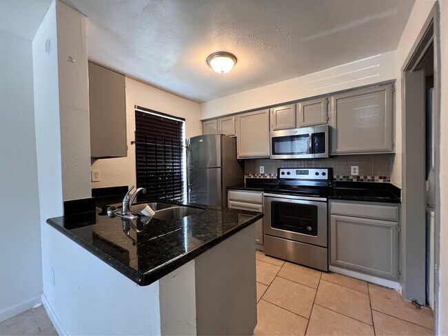 Photo - 3900 Woodchase Dr Unit False